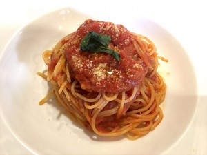 自家製トマトソースのスパゲッティ