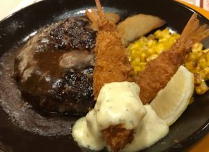 ハンバーグと海老フライ