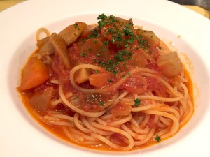 根菜のトマトソースパスタ