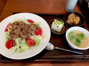 牛しぐれ煮のレタス丼