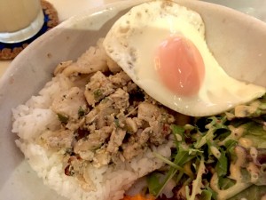 チキンの香草ナンプラー漬けオーブン焼き