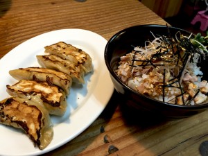 餃子、チャーシュー丼