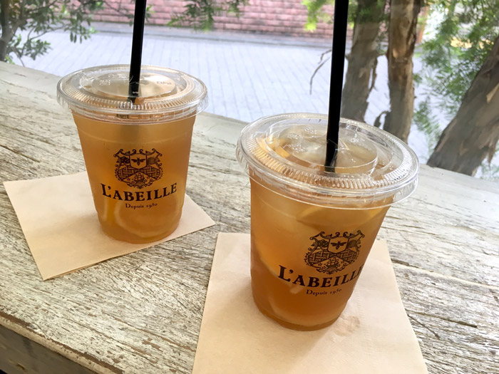 はちみつ専門店、ラベイユ荻窪本店。贈り物にぴったり！店内ではちみつのスイーツや特製ドリンクも楽しめます♪