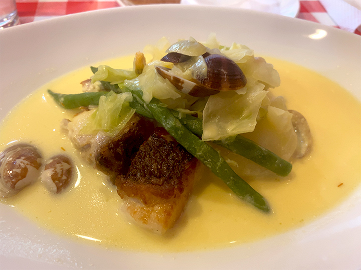 鮮魚のポワレとあさりのサフランクリーム