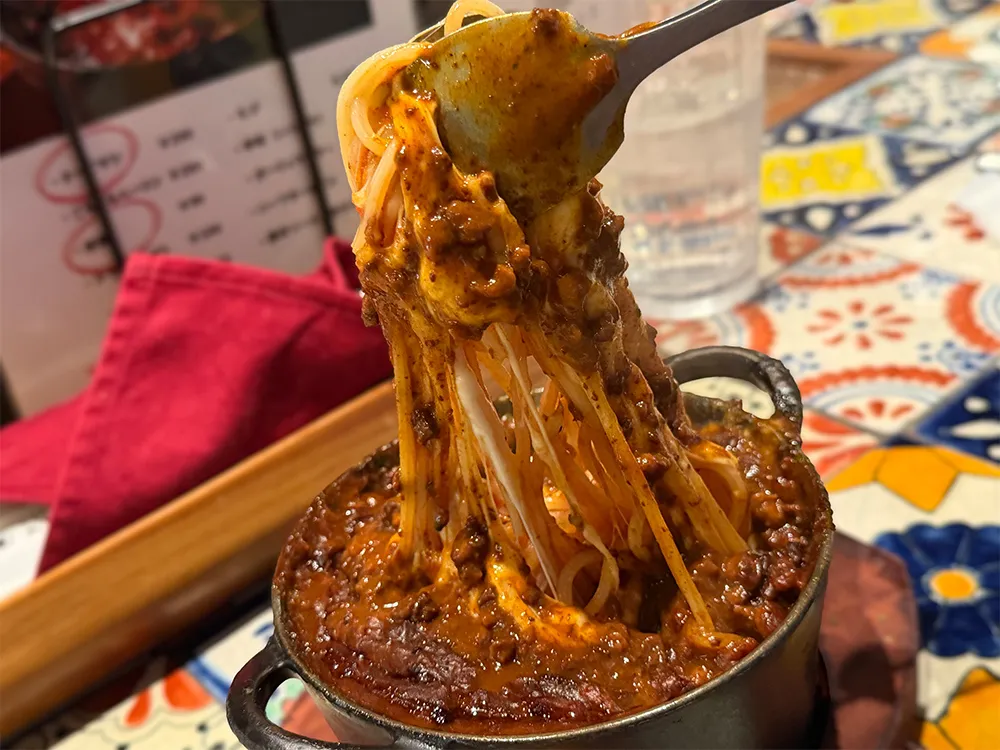 チーズがとろけ落ちる！名物“溶岩パスタ”を食べてきました／THE ATTACHMENT 池袋店