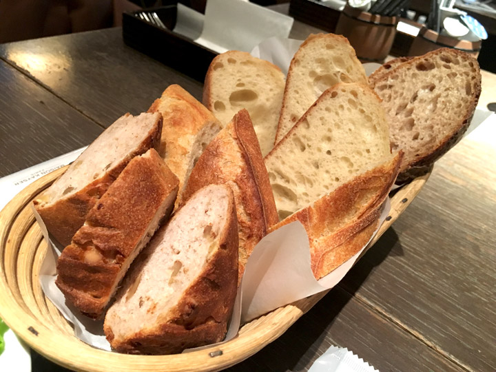 ランチは美味しいパンが食べ放題なのが嬉しい メゾンカイザー池袋サンシャイン店 東京ランチ