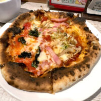 モチッとピザが美味しい♪いろいろセルフサービスの面白いお店、くろねこピッツァ